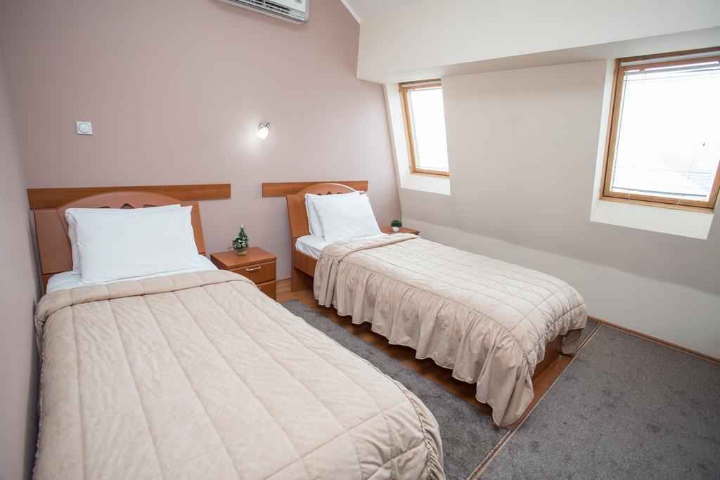 Sin-Kom Hotel Garni Pirot Quarto foto