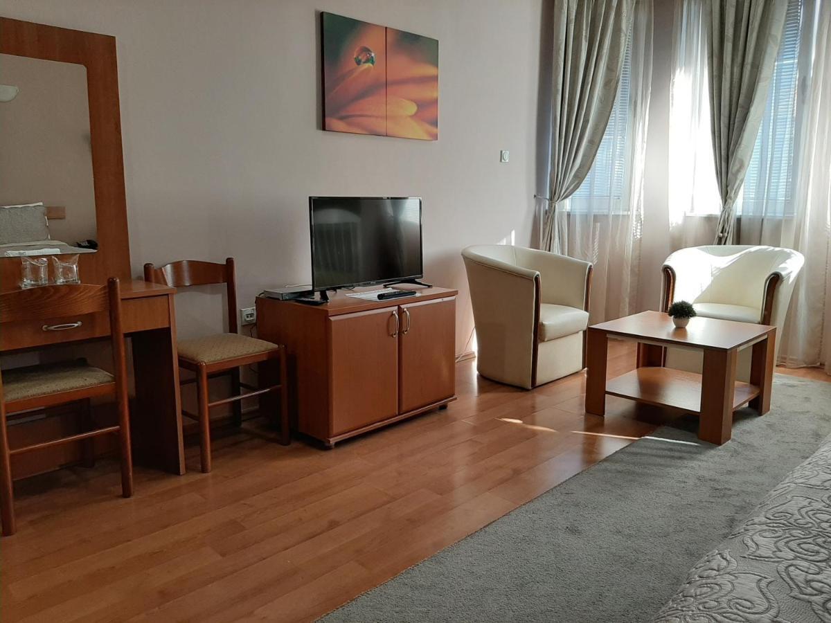 Sin-Kom Hotel Garni Pirot Exterior foto